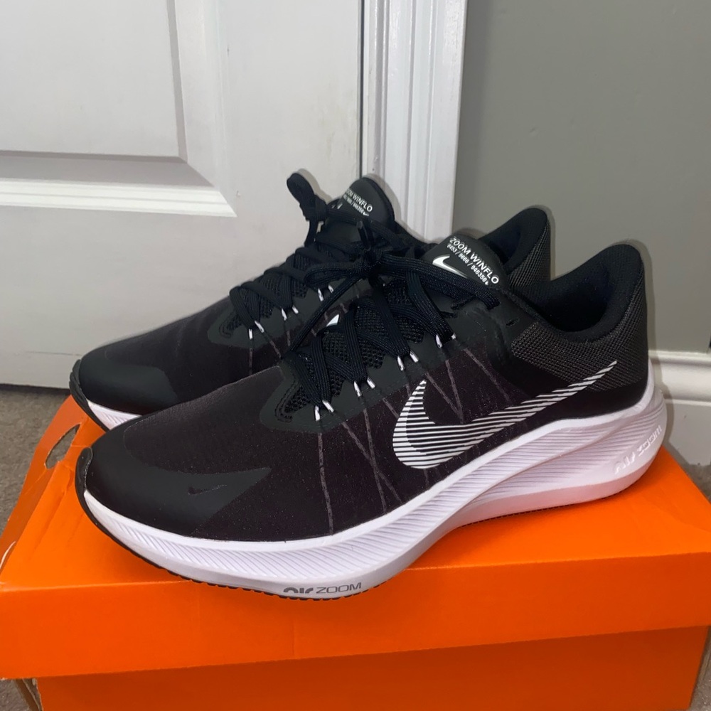 Brand new women’s Nike tennis shoes - Picture 2 of 8